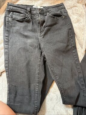 Mudd Women's Skinny Jeans in Charcoal Black